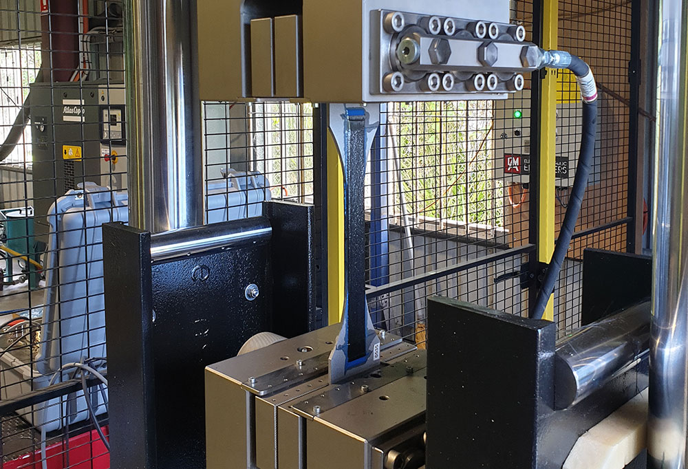 Servo-hydraulic-test-rig